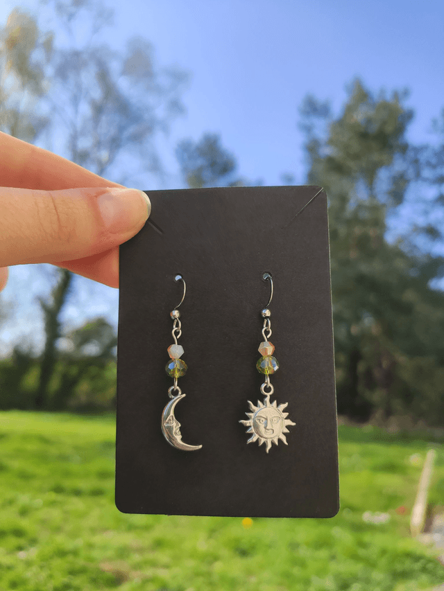 Boucles d'oreilles pendantes soleil et lune