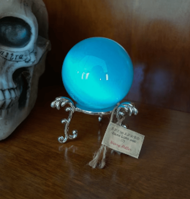 La Prophétie boule de cristal - doré ou argenté