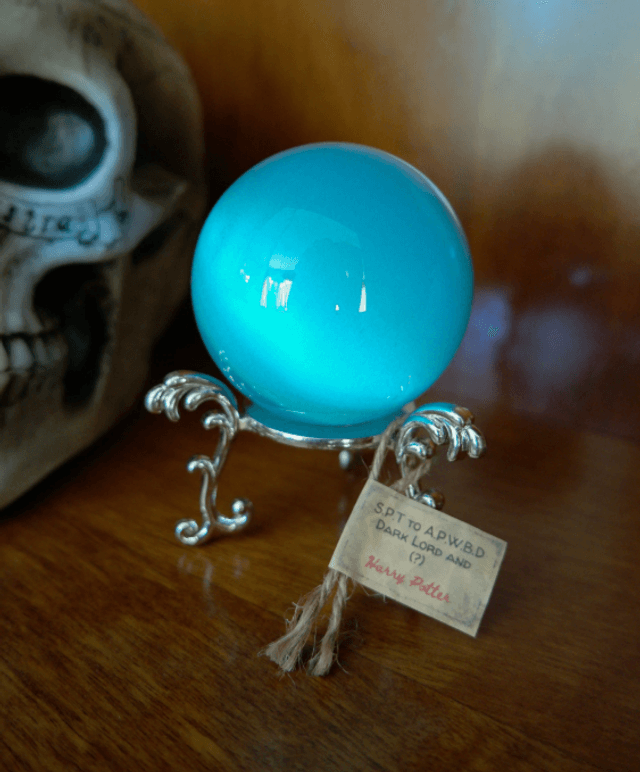 La Prophétie boule de cristal - doré ou argenté