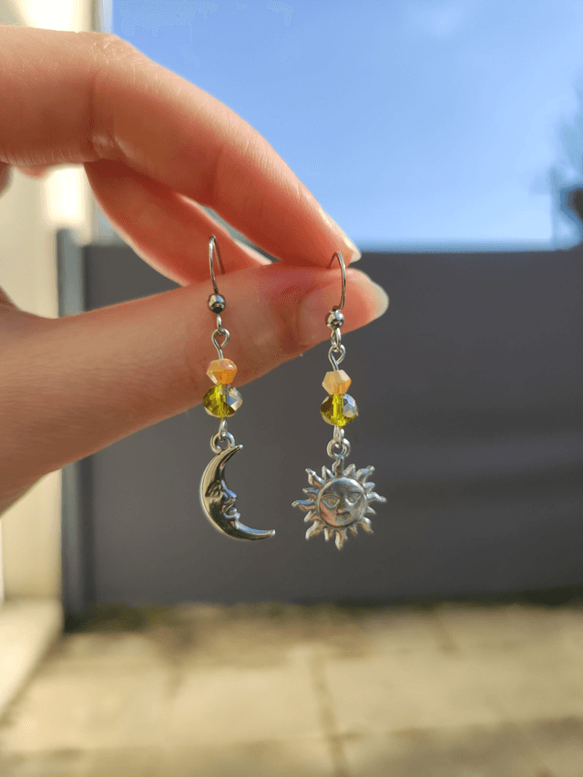 Boucles d&#039;oreilles pendantes soleil et lune